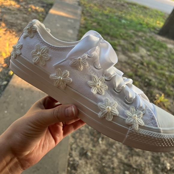 Wedding Shoes - BRAND NEW Decorated Chuck Taylor Converses - Picture 6 of 7